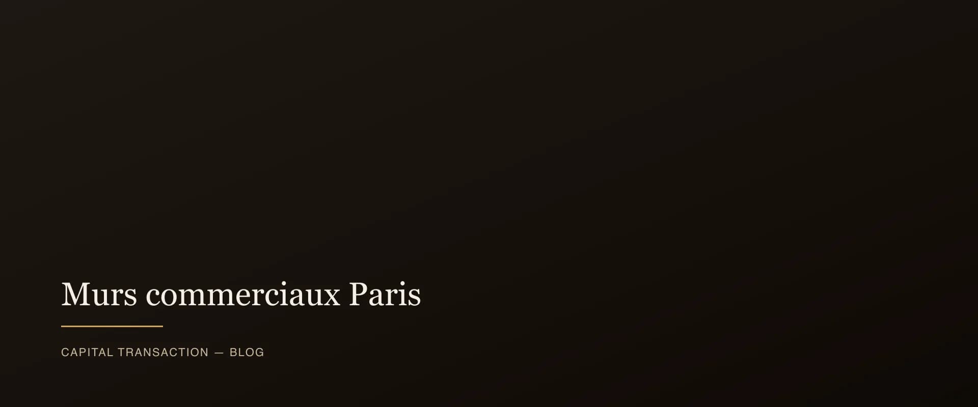 Façade haussmannienne d'un immeuble parisien dans le 8e arrondissement