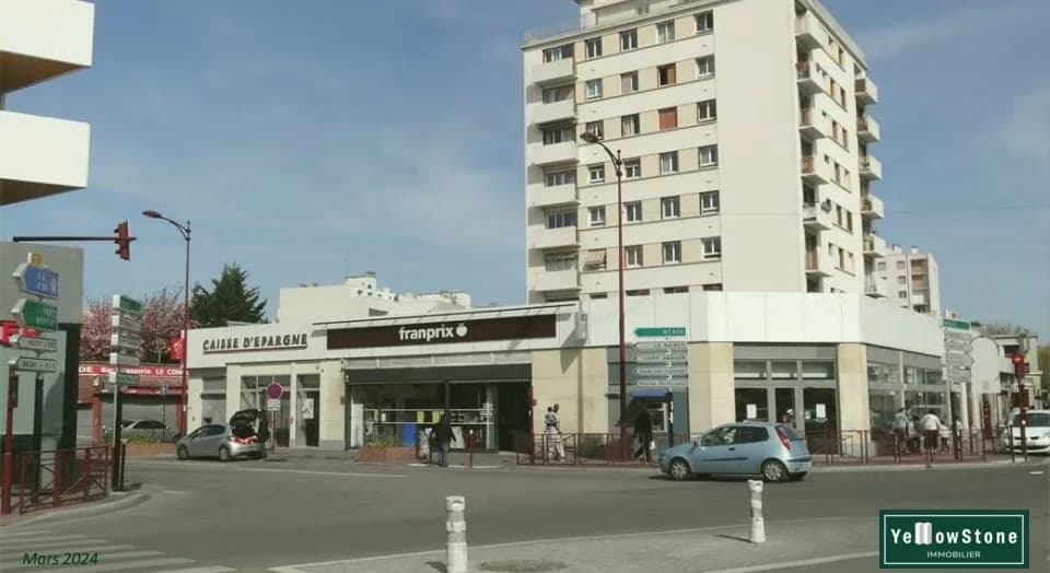 Salle de sport / Fitness 930m² · Bondy — 93140 Bondy — photo 1