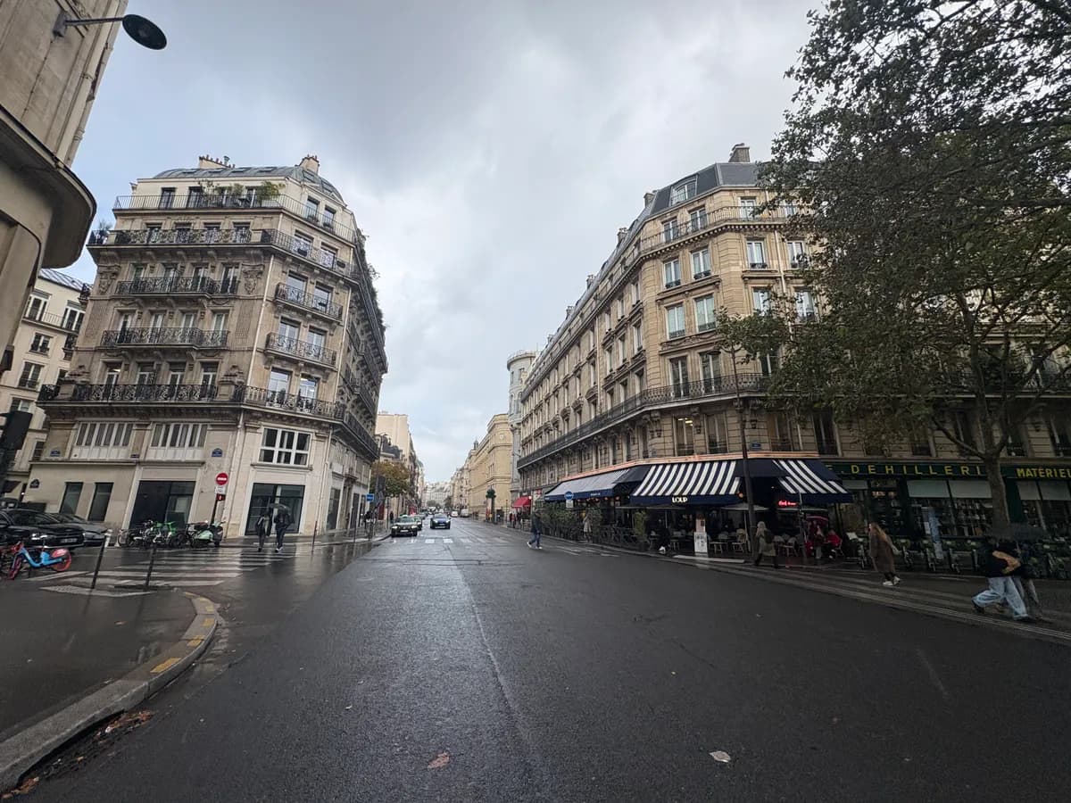 Commerce 675m² · 1er Ardt — Halles — 1er Ardt — photo 1