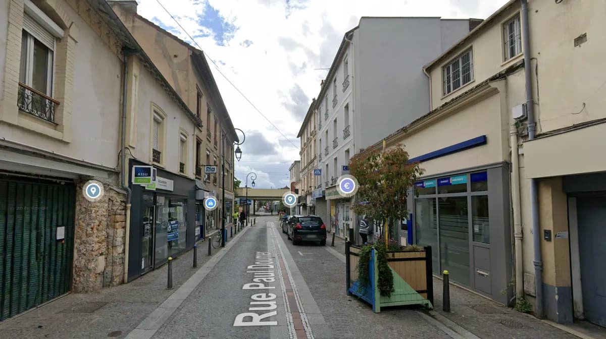 Banque / Assurance 165m² · Les Mureaux — 78130 Les Mureaux — photo 1