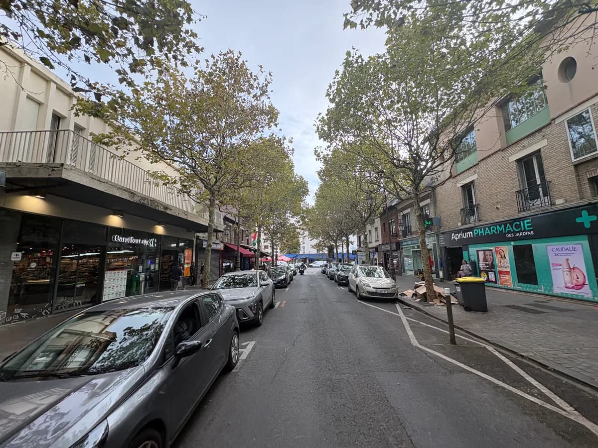 Restauration avec extraction 83m² · Suresnes — 92150 Suresnes — photo 1